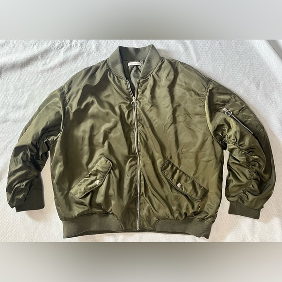 Sincerely Jules Women’s Satin Chic Olive Green Bomber Jacket Zipper Detail - Picture 1 of 16
